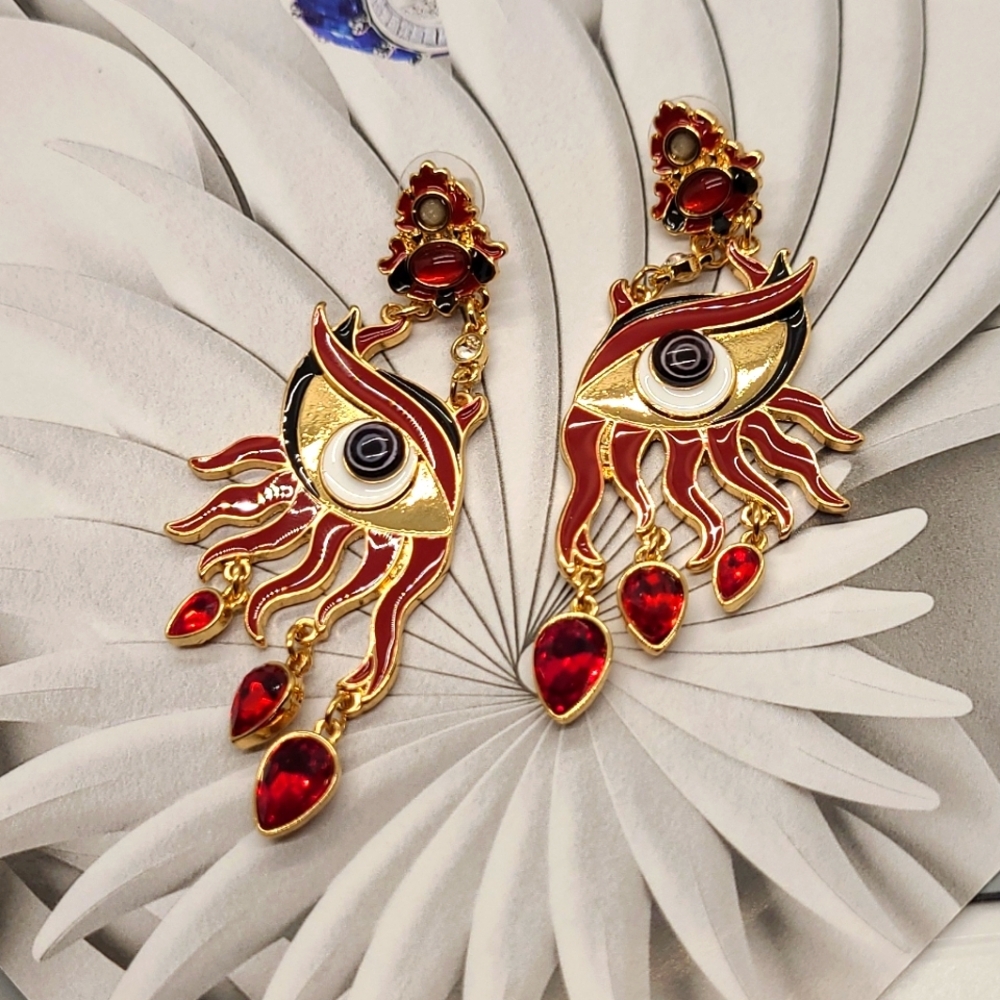 Signed Schiaparelli Teardrop Curtain Peculiar Eye Crystal Gold Earrings - Picture 3 of 14